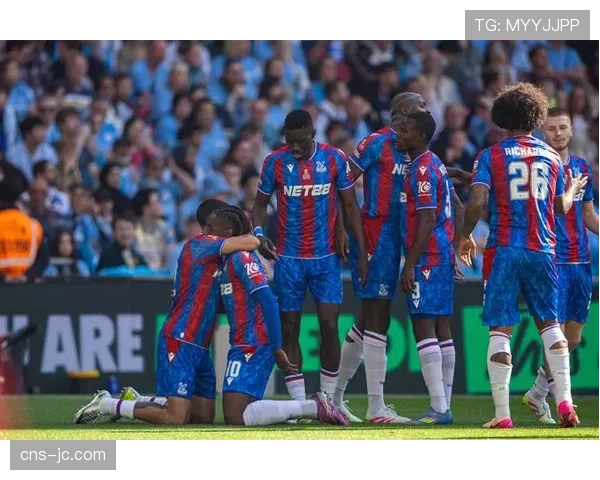 西汉姆联2-2战平水晶宫，莫耶斯带队主场告别战以平局收场